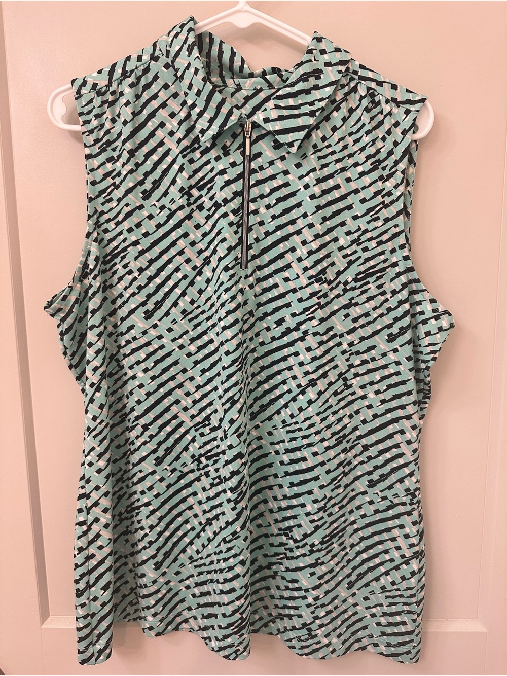 Sleeveless Mint Geometric Zip-Front Women's Golf Top
